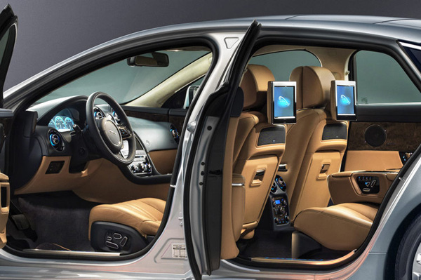 Jaguar 2014款XJ后座舒适设备更臻尊荣