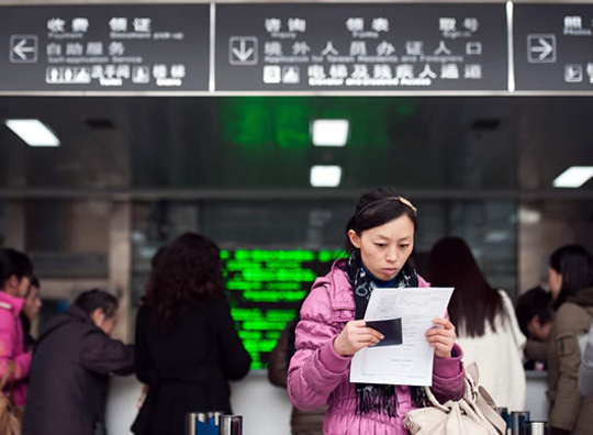 中国游客购物狂 英商家要求放宽中国签证