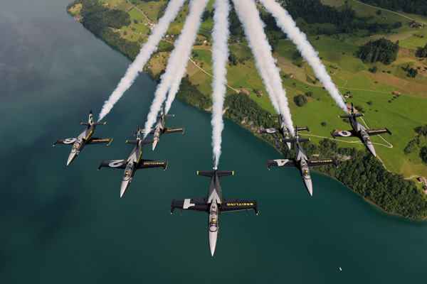 Breitling 百年灵喷气战机展翼中华掀热潮