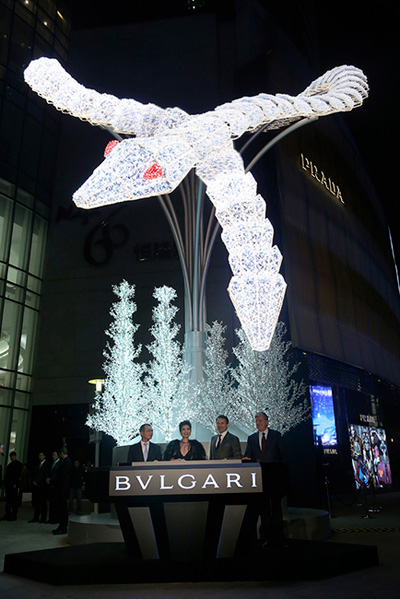 银蛇闪耀 BVLGARI宝格丽上海点亮圣诞树