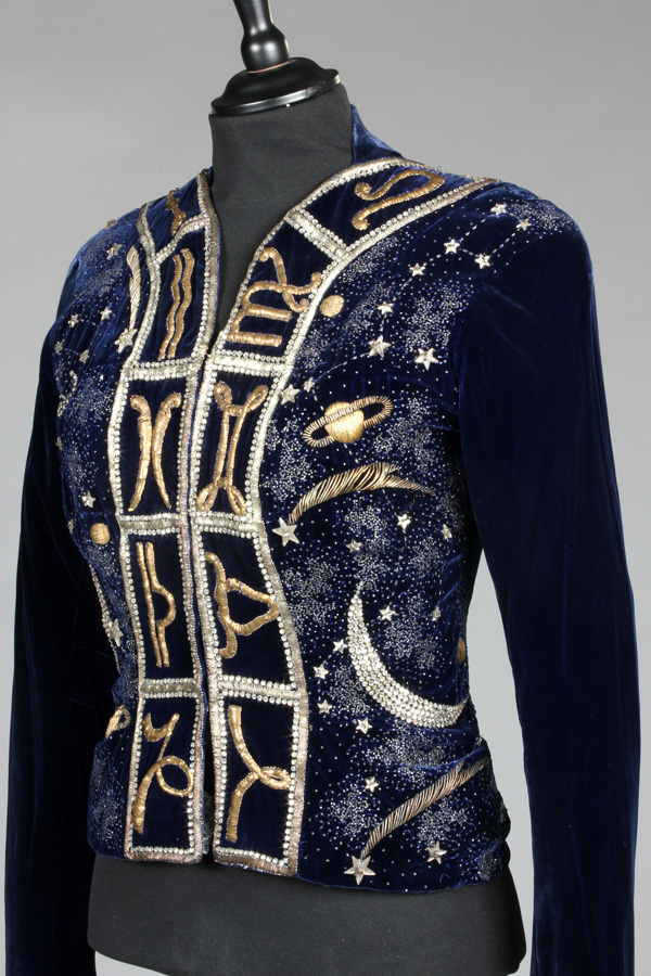 夏帕瑞丽星座刺绣外套拍出十一万英镑高价