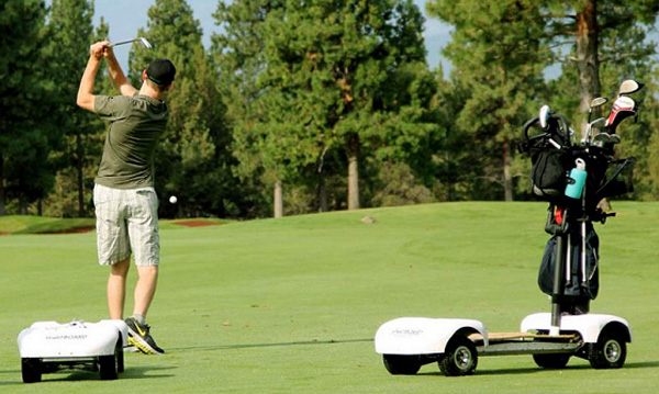 高球新玩意 高尔夫滑板车添挥杆兴趣