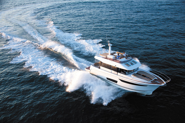 Velasco 43 荣获“2014年度欧洲最佳动力艇”
