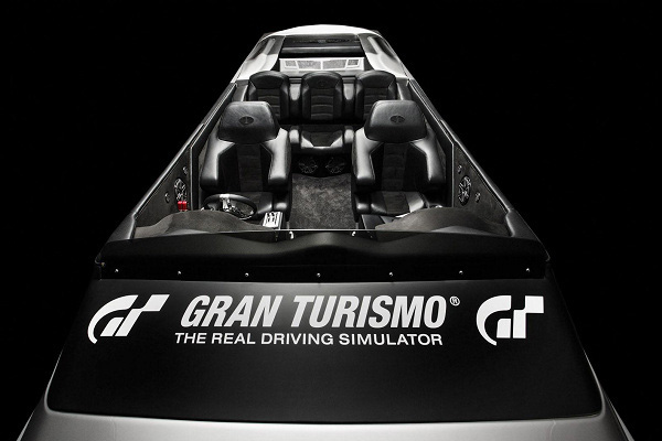奔驰跨界新作：50' Vision GT Concept 快艇