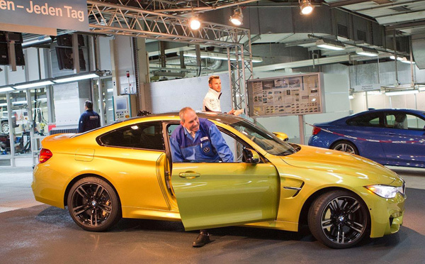 BMW 首辆M4 Coupe驶出慕尼黑生产线
