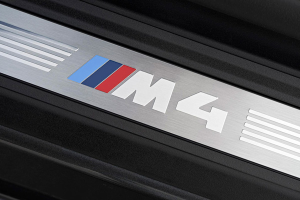BMW 发布新款M4 Convertible 敞篷跑车