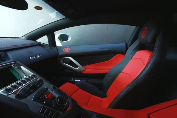 Lamborghini Aventador 特仕版庆祝成龙60大寿