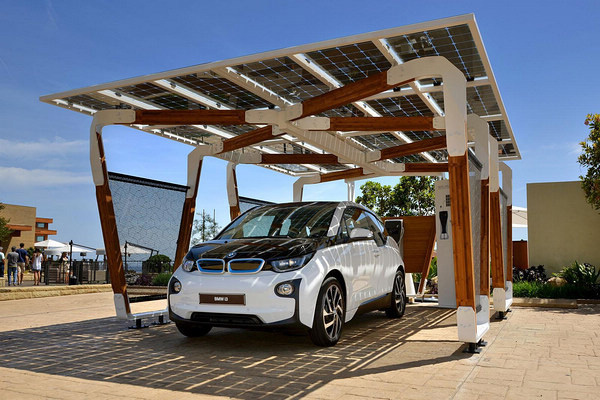BMW发表i3、i8 太阳能完美充电车棚方案