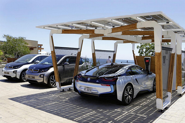 BMW发表i3、i8 太阳能完美充电车棚方案