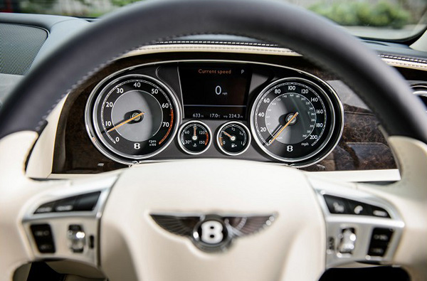 Bentley Flying Spur V8 顺势登场