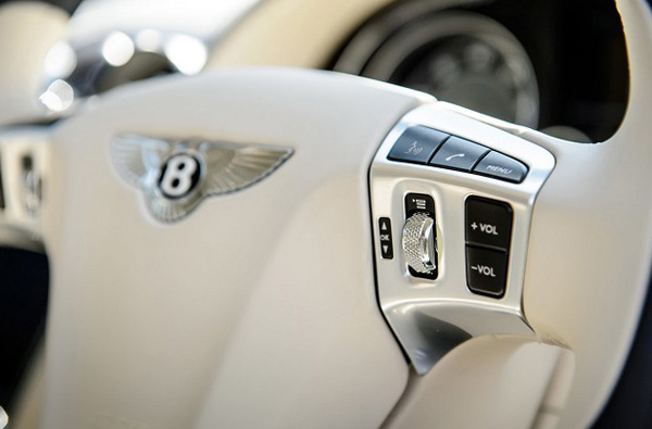 Bentley Flying Spur V8 顺势登场
