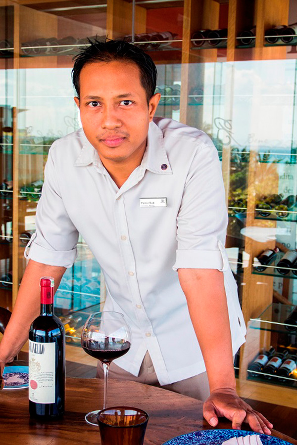 巴厘岛库塔喜来登员工赢得印尼“最佳侍酒师大奖”