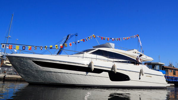 首艘法拉帝游艇650下水 将于戛纳全球首秀