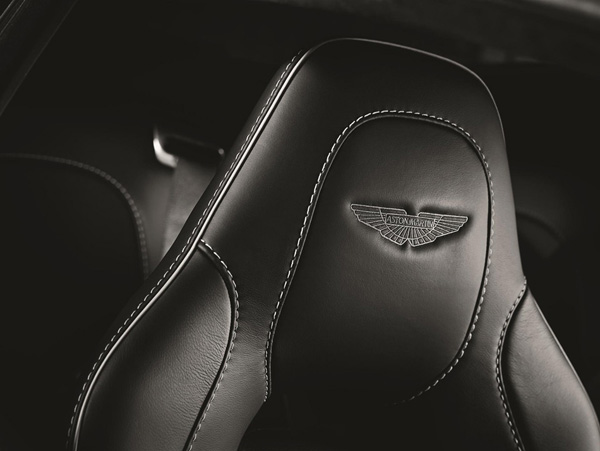 Aston Martin Vanquish 碳纤黑特仕版现身