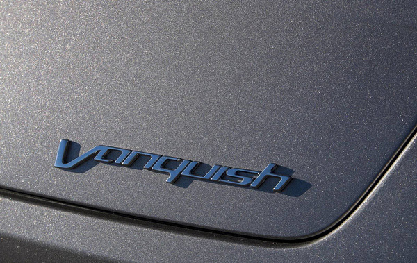 Aston Martin Vanquish 碳纤维版即将亮相