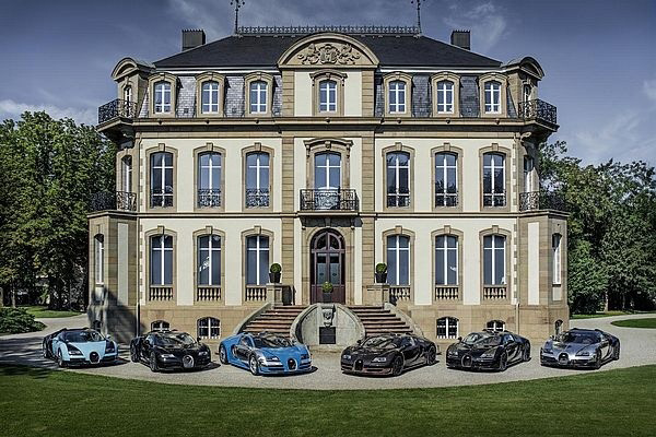 Bugatti 传奇英雄全系列齐聚圆石滩车展