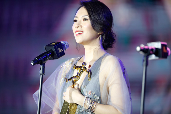 章子怡在华语电影传媒大奖上再度封后