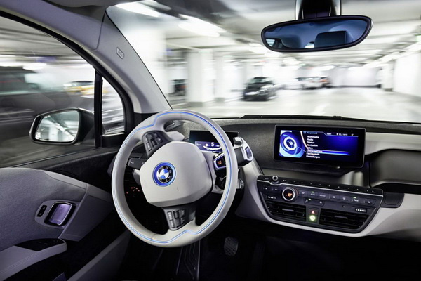 BMW 发表新一代智能无人驾驶停车技术