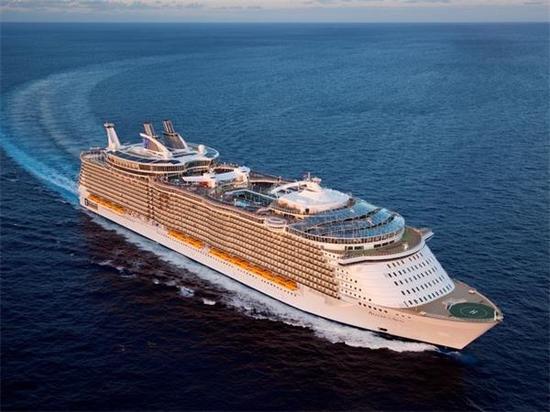 皇家加勒比海洋魅力号：重225282吨，载客量 5412 皇家加勒比国际邮轮公司