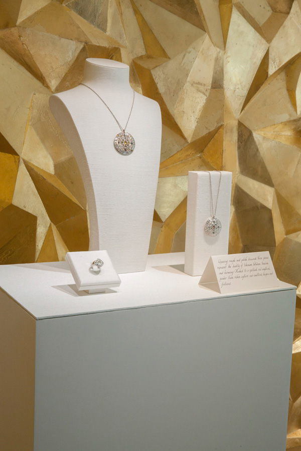 戴比尔斯Talisman系列璀璨十周年巴黎珠宝鉴赏会