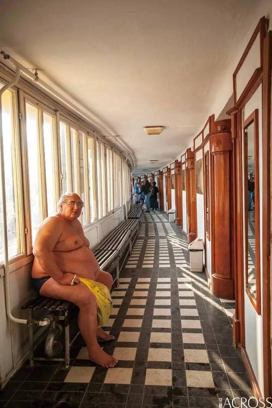 泡澡泡到布达佩斯 将身体毫无羞怯地献给这些温泉浴池