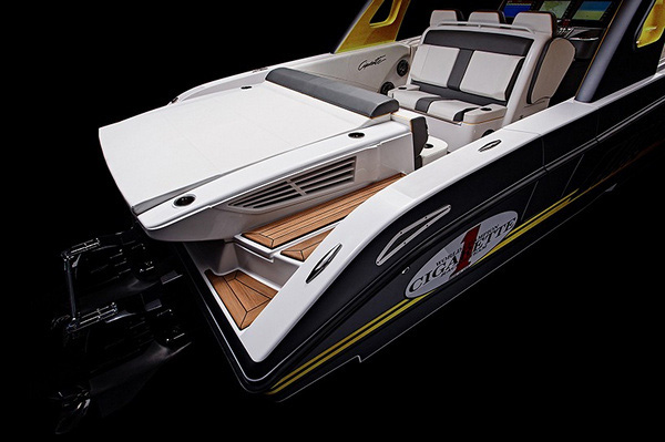 奔驰发布灵感来自AMG GT3赛车的动力艇