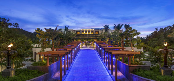 兰卡威瑞吉度假酒店：热带雨林邂逅蔚蓝海岸