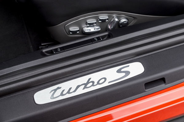 全新保时捷911 Turbo/Turbo S：新蛙王加冕