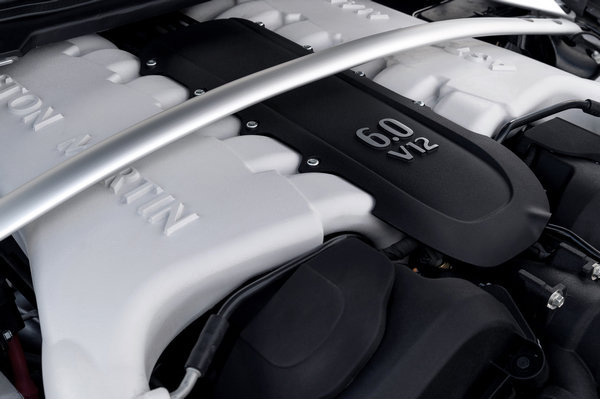 阿斯顿·马丁发布新款V12 Vantage S官图