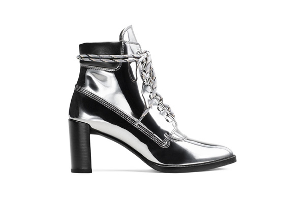 Gigi Hadid 与Stuart Weitzman联名推出时髦短靴