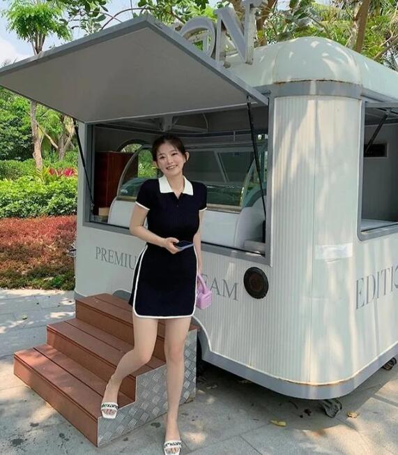 黑色款的polo连衣裙