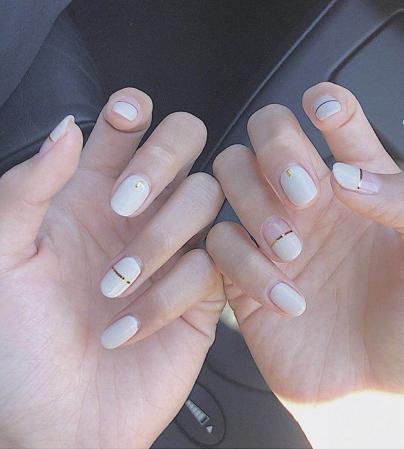 米白色金线拼接美甲