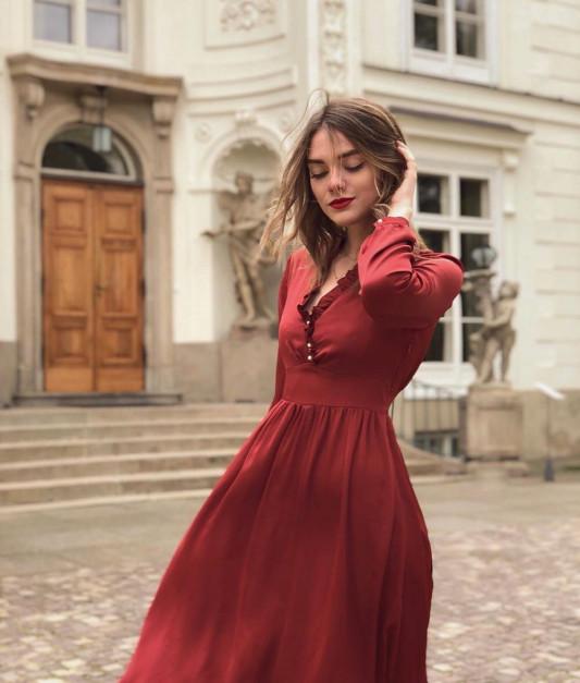 法国女人 红色连衣裙