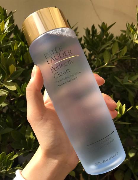 擦爽肤水和乳液