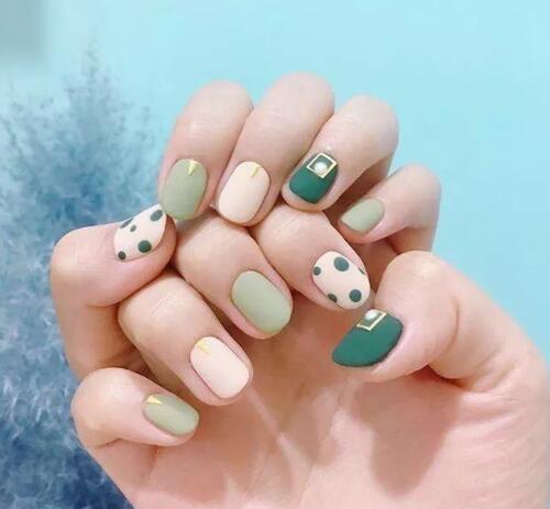 绿色波点美甲