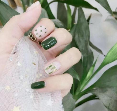 绿色波点美甲