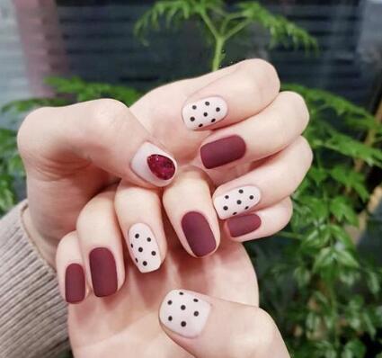 哑光波点美甲