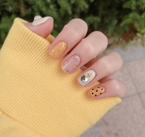 跳色波点美甲