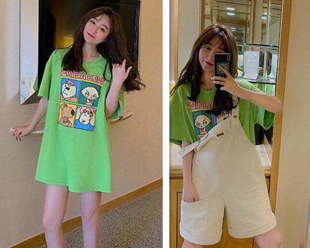 亮色T 白色背带裤