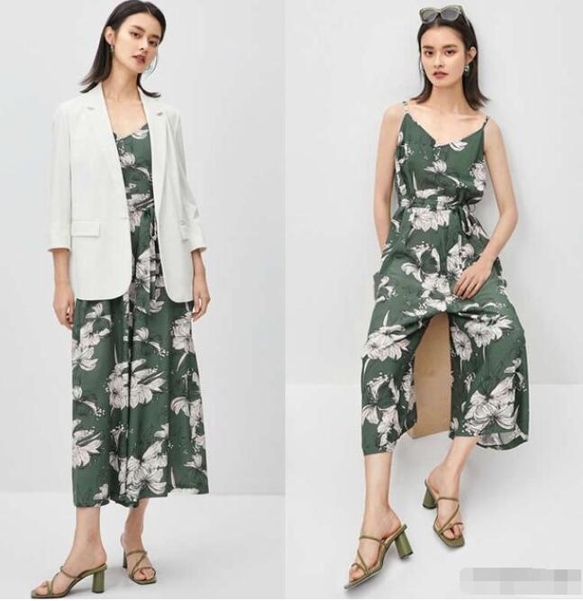 白色的亚麻西装 白色的薄款针织开衫