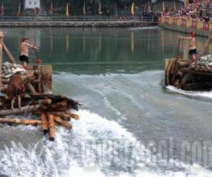 都江堰清明放水节 仿古祭盛典再现岷江岸