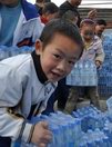 民建中央中华思源工程扶贫基金会向贵州省黔西县旱区捐赠矿泉水