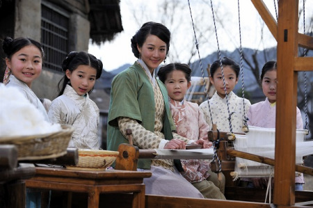 <em>天涯织女</em>全集剧情介绍_传奇女性<em>天涯织女衣被</em>