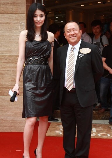 【金至尊珠宝品牌代言人陈慧琳和集团