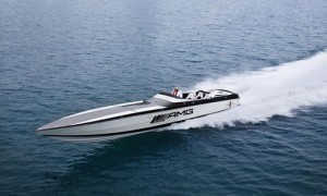 奔驰（Mercedes AMG Marauder Cigarette Boat）亮相迈阿密游艇展