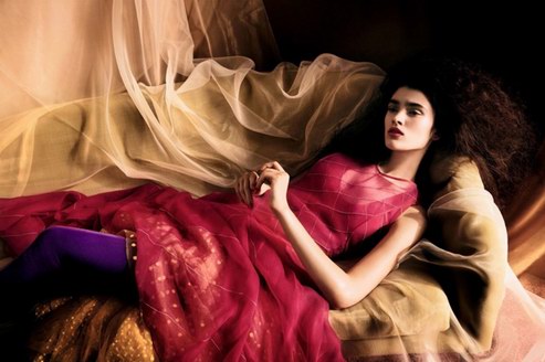 Alexandra Micu为《Vogue》拍摄一组公主风时尚大片