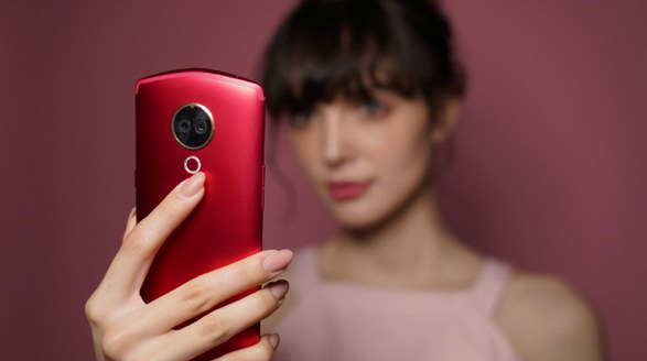 美图手机刷榜天猫、京东、苏宁818手机销售榜 成女性最爱手机品牌