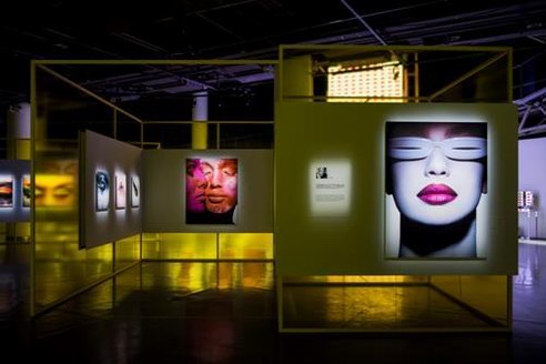 这场MoCA艺术展，把艺术大师与300位素人巧妙连接