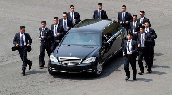 制裁无效，朝鲜最高领导人换上新车了！没错，就是定制版劳斯莱斯幻影