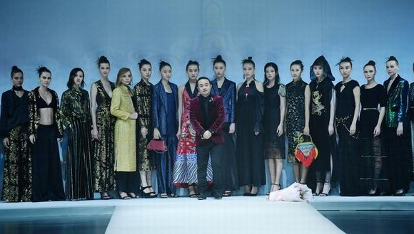 David Sylvia·郝为民 2019SS中国国际时装周： 越七海之界、见七味之情！